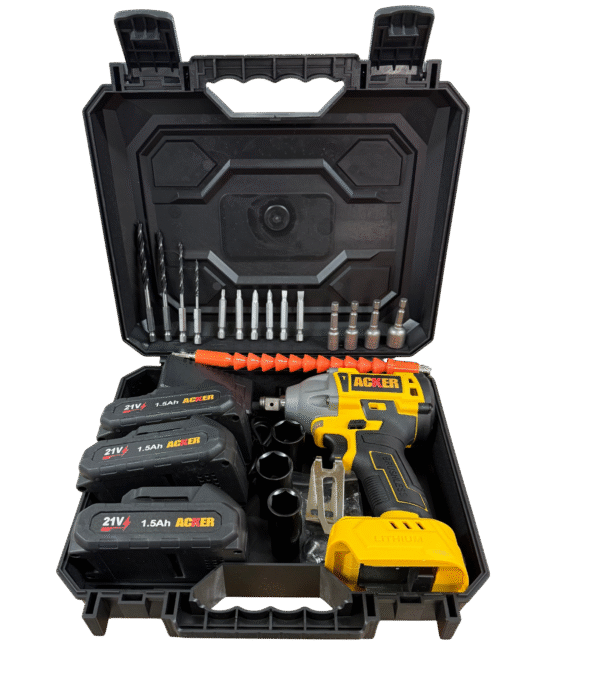Llave de impacto Acker Tools de 320Nm con batería de 21V instalada, diseño ergonómico y compacto, ideal para trabajos mecánicos de intensidad media.