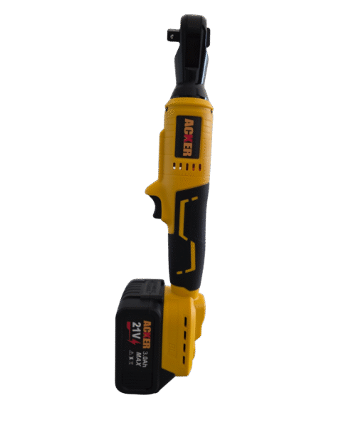 Llave de chicharra inalámbrica Acker Tools 21V con torque de 130Nm, acompañada de dados y herramientas, ideal para trabajos profesionales en espacios reducidos.