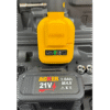 Vista frontal de la llave de trinquete Acker Tools de 21V con batería conectada, mostrando selector de dirección y modos de uso